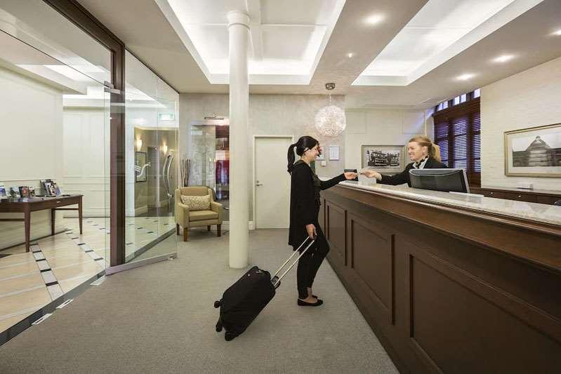 Launceston Central Apartment Hotel Official Интерьер фото