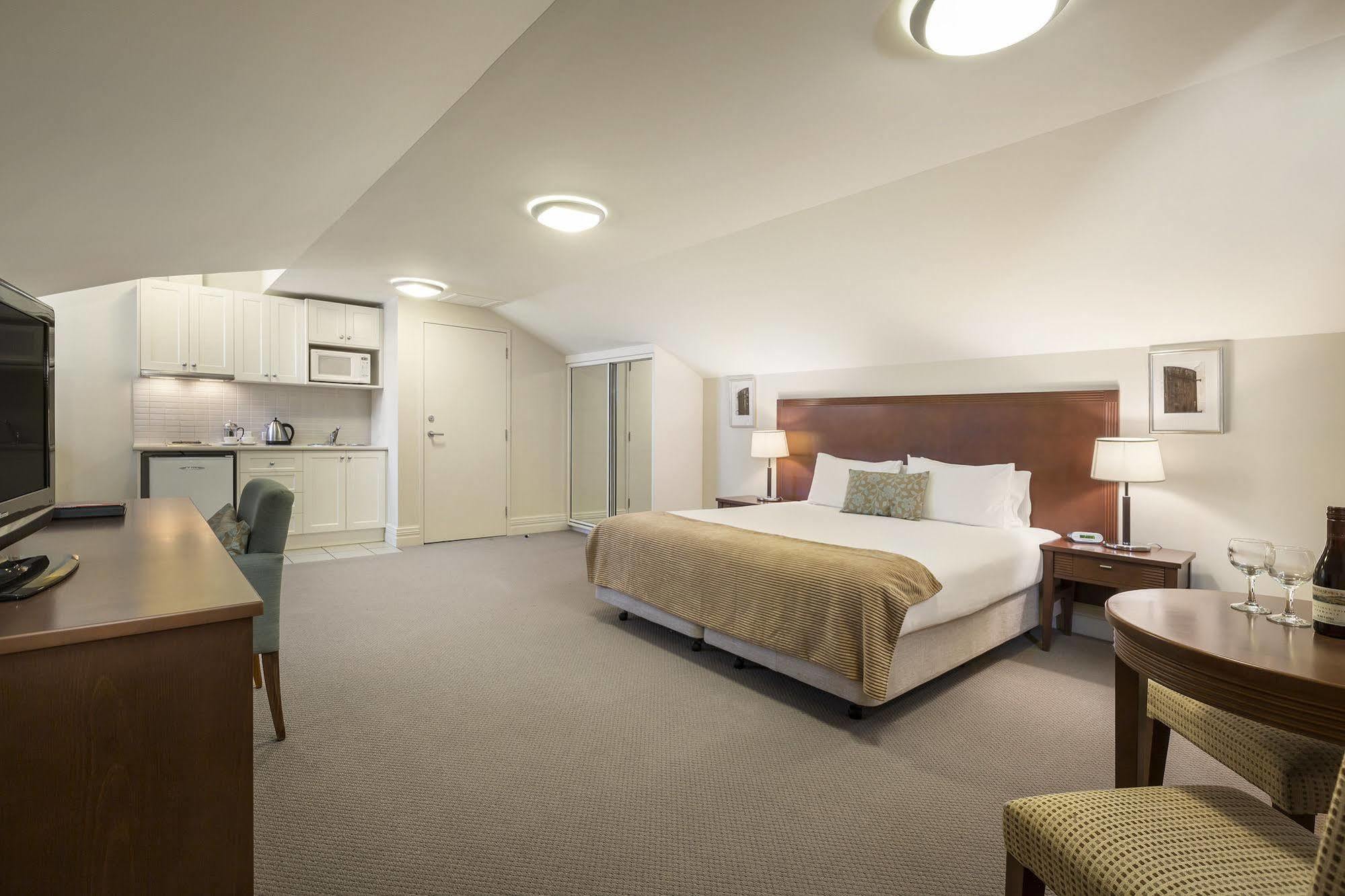 Launceston Central Apartment Hotel Official Экстерьер фото